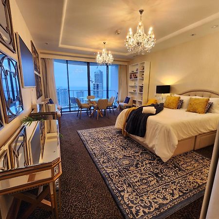 Deluxe Private Apartment And Studio - Ocean Views Gold Coast Bagian luar foto