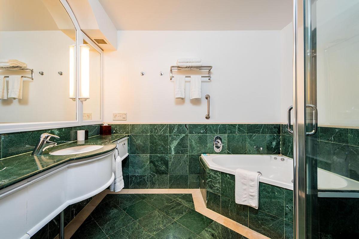 Deluxe Private Apartment And Studio - Ocean Views Gold Coast Bagian luar foto