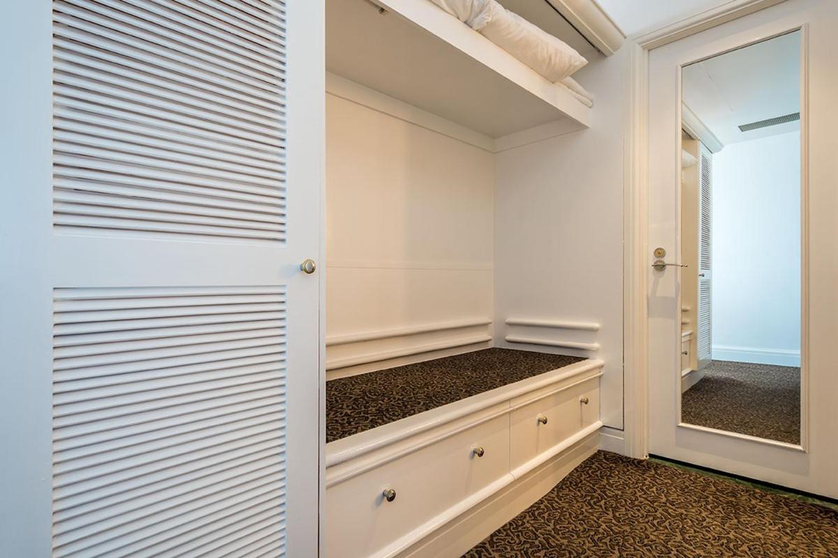 Deluxe Private Apartment And Studio - Ocean Views Gold Coast Bagian luar foto