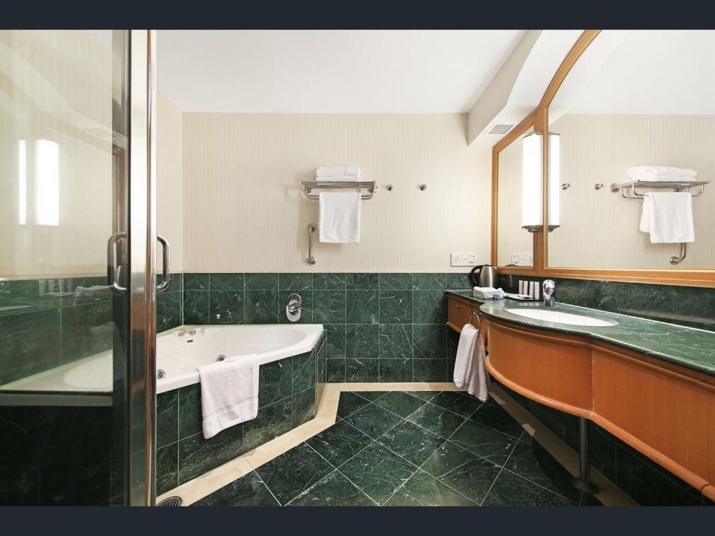 Deluxe Private Apartment And Studio - Ocean Views Gold Coast Bagian luar foto