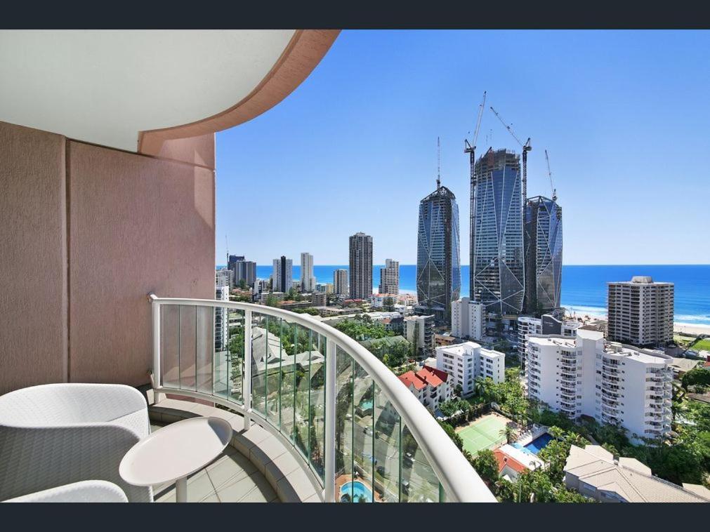 Deluxe Private Apartment And Studio - Ocean Views Gold Coast Bagian luar foto