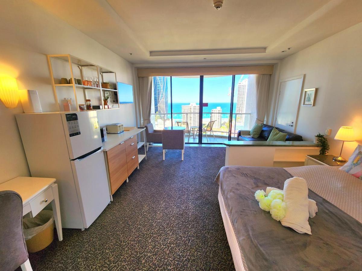 Deluxe Private Apartment And Studio - Ocean Views Gold Coast Bagian luar foto