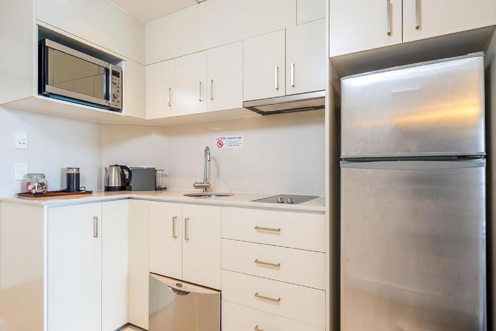 Deluxe Private Apartment And Studio - Ocean Views Gold Coast Bagian luar foto