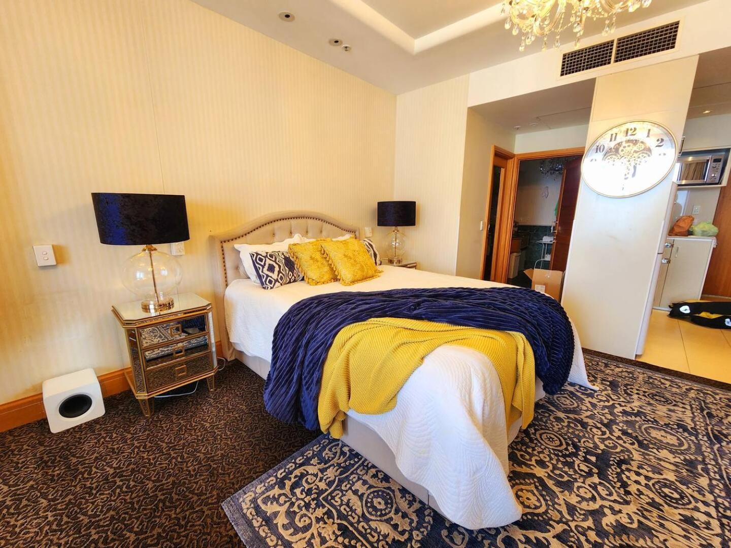 Deluxe Private Apartment And Studio - Ocean Views Gold Coast Bagian luar foto
