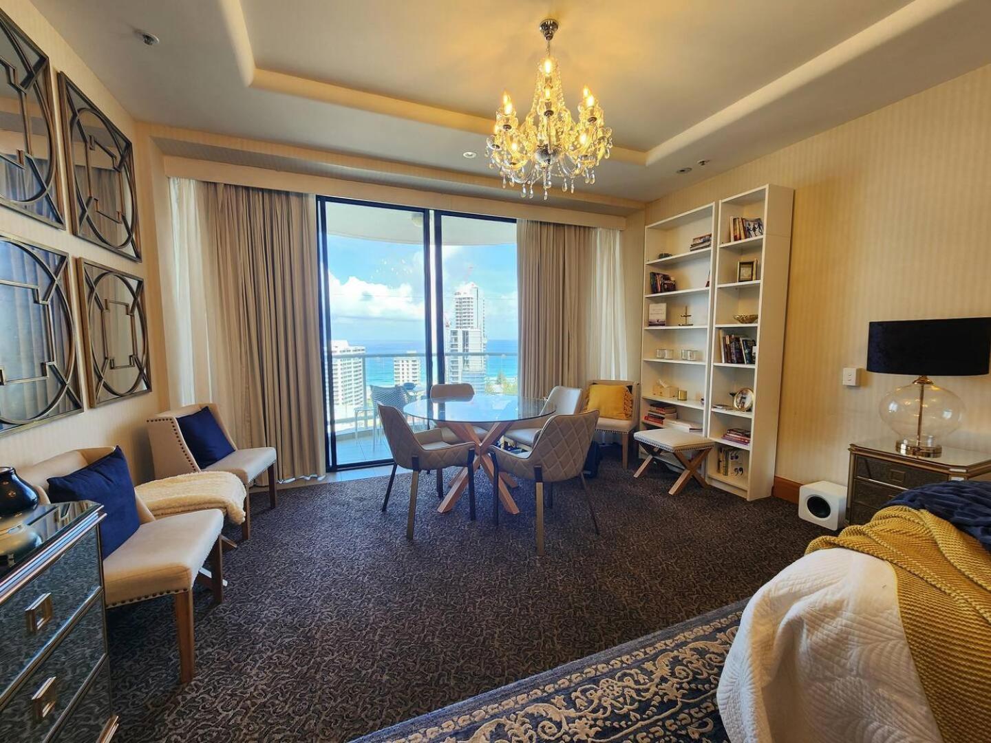 Deluxe Private Apartment And Studio - Ocean Views Gold Coast Bagian luar foto