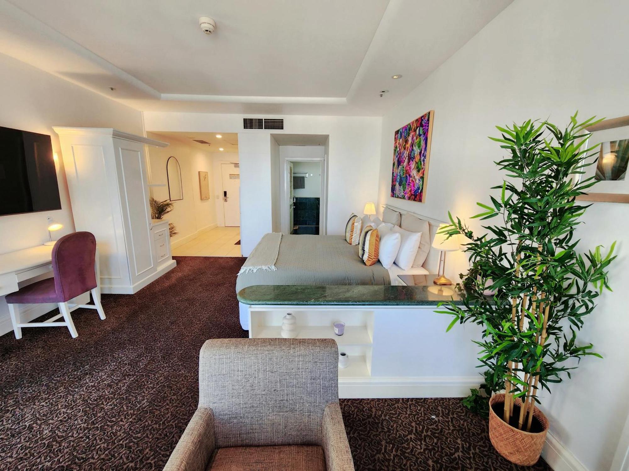 Deluxe Private Apartment And Studio - Ocean Views Gold Coast Bagian luar foto