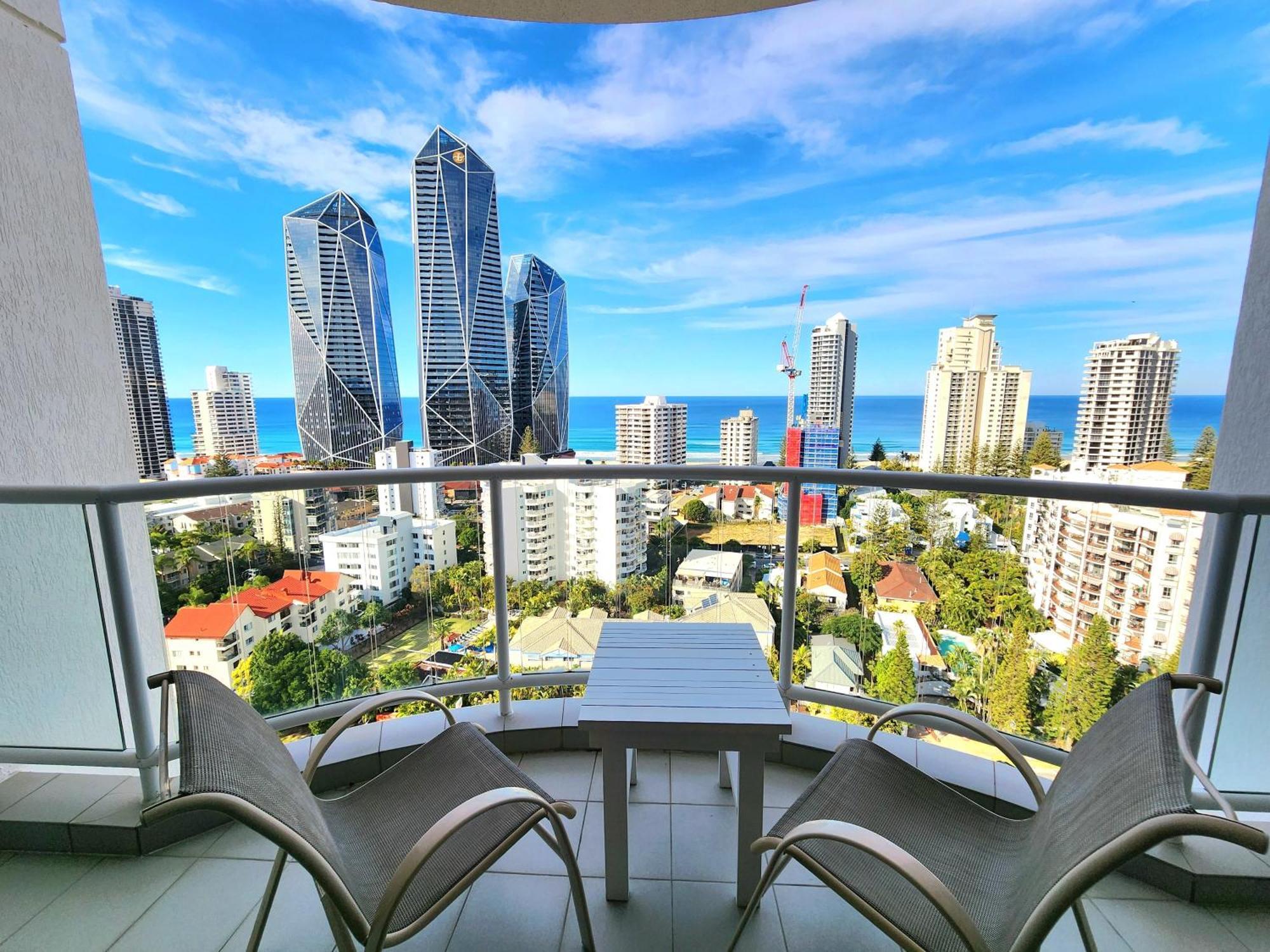 Deluxe Private Apartment And Studio - Ocean Views Gold Coast Bagian luar foto