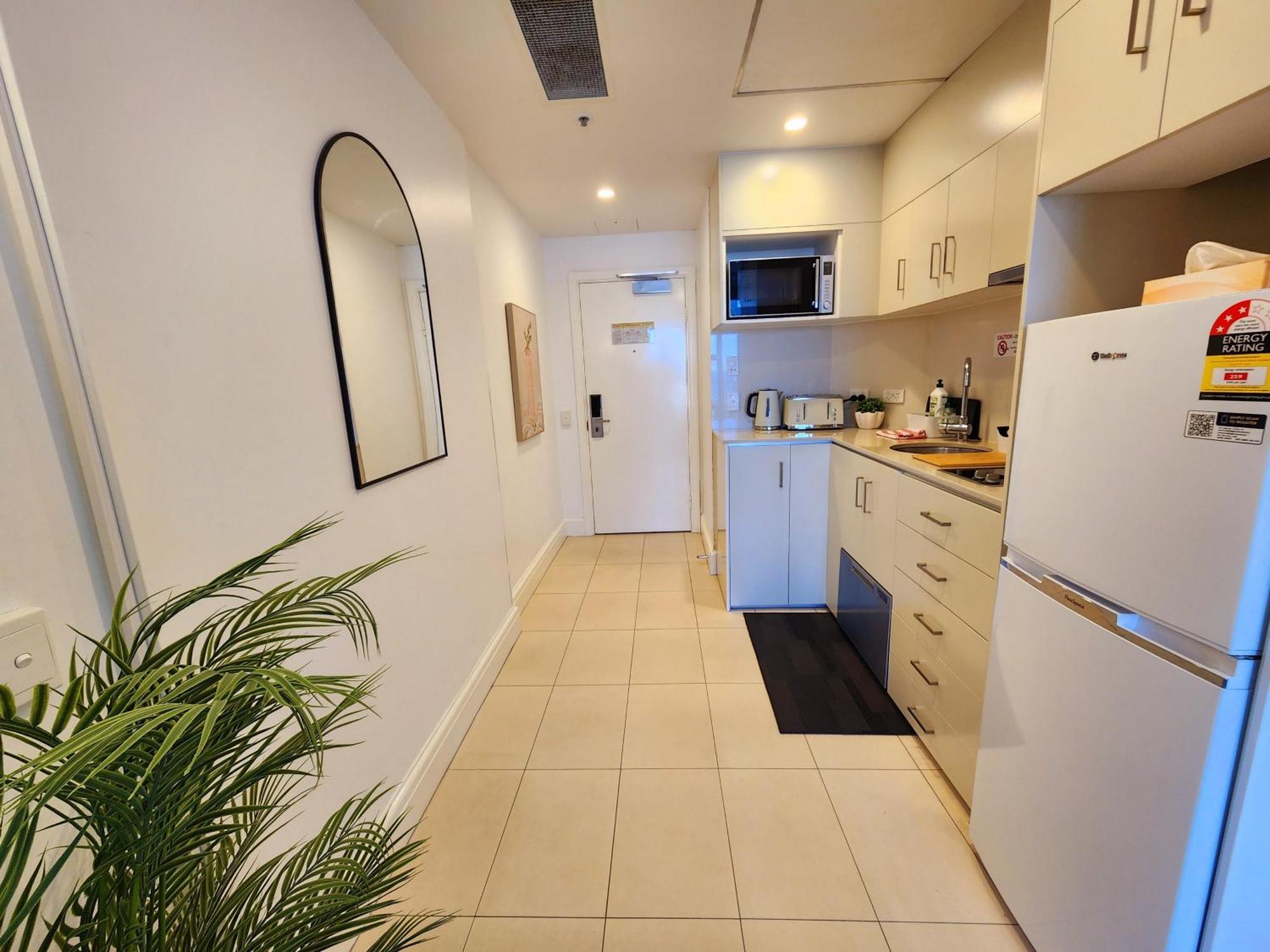 Deluxe Private Apartment And Studio - Ocean Views Gold Coast Bagian luar foto