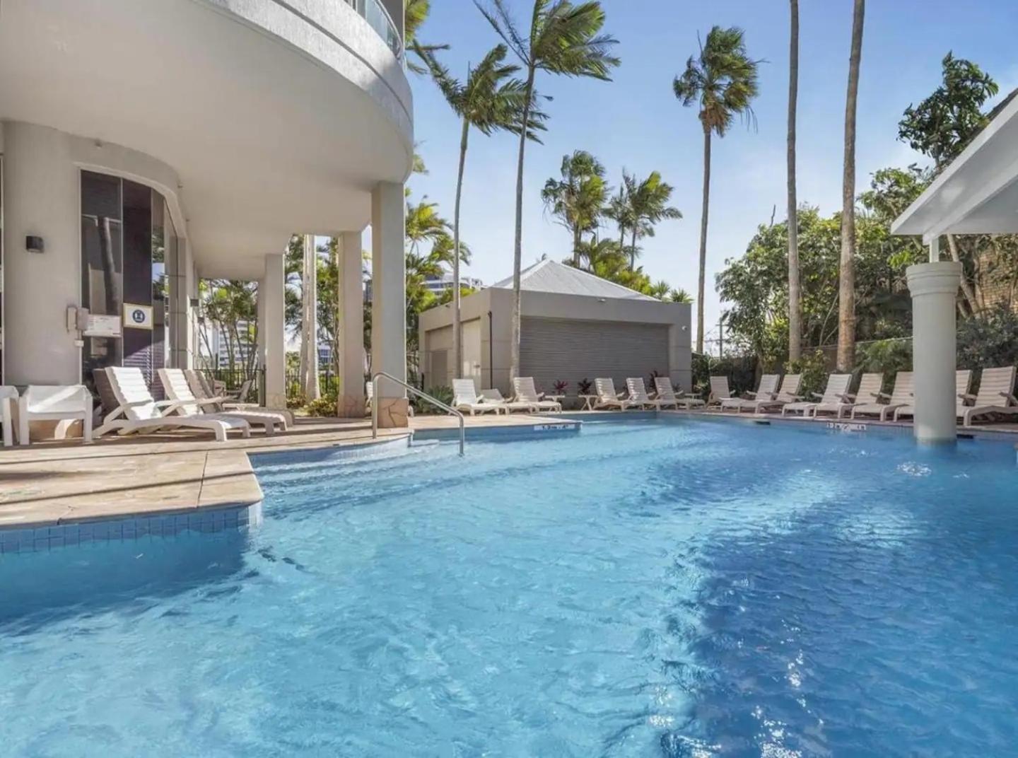 Deluxe Private Apartment And Studio - Ocean Views Gold Coast Bagian luar foto
